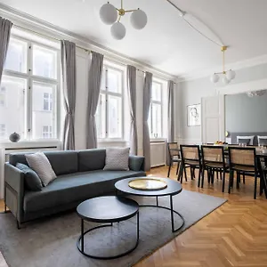 180sqm-luxury-apt-city-center-50m-to-metro.copenhagenhotelselect.com/